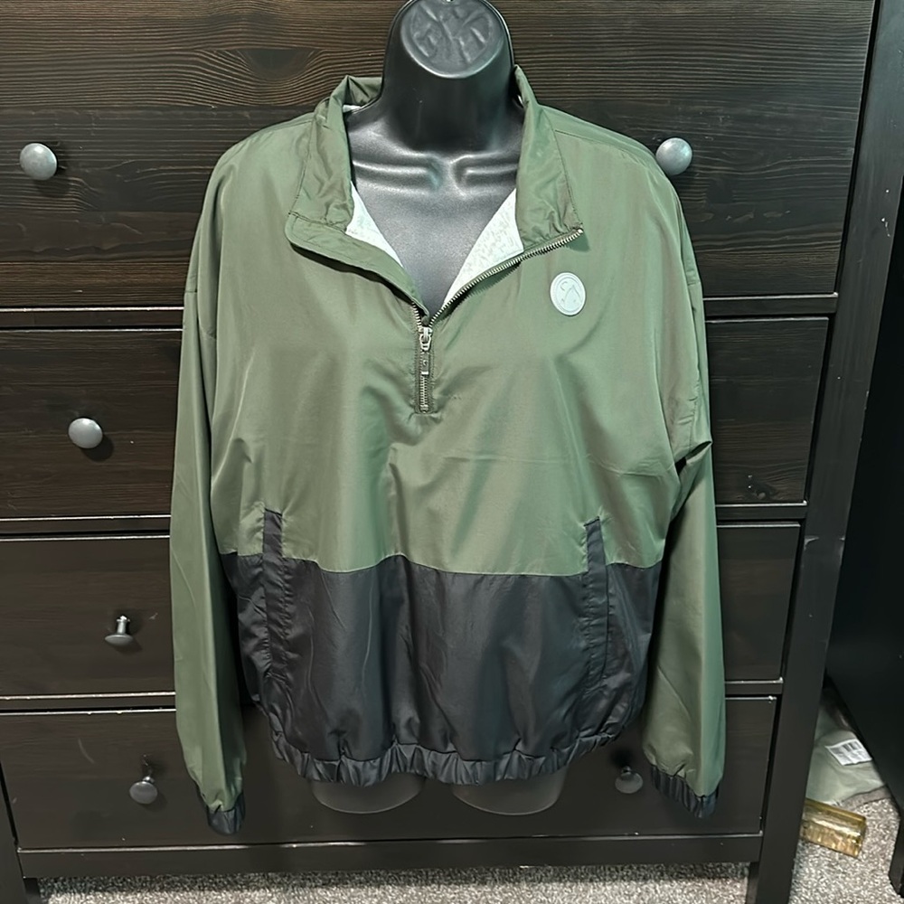 Size Large Zyia Pullover Jacket